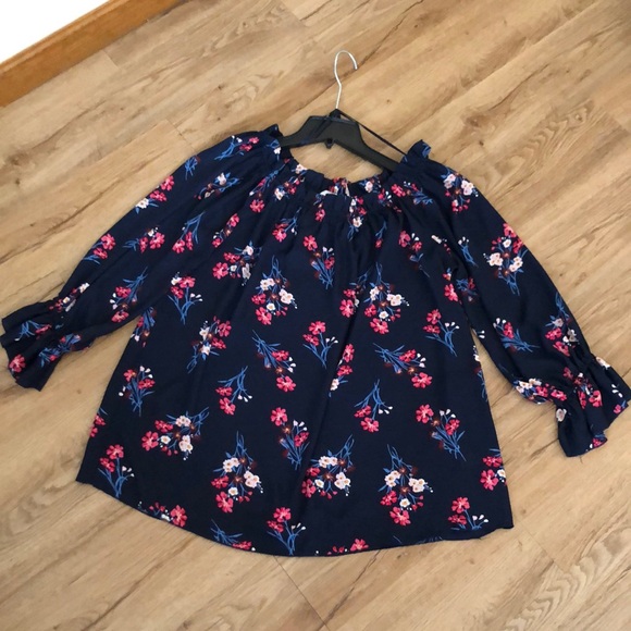 Woman’s Blouse - Picture 5 of 6